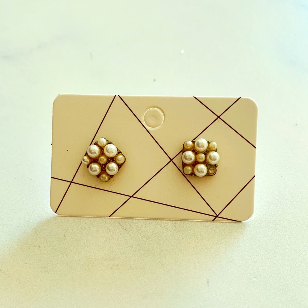 Forever 21 Square pearl earring stud cluster white - Picture 1 of 1